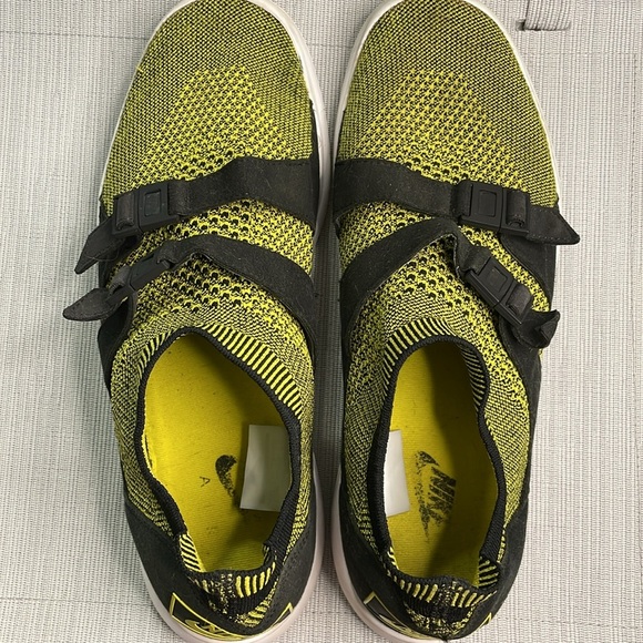 Nike Men's Air Sockracer Flyknit Running Shoes Size 10.5 Yellow Strike - Picture 3 of 9